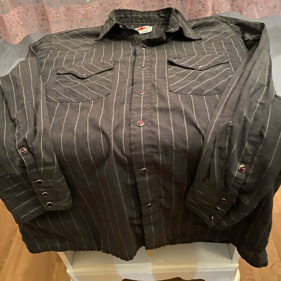 Pressure buttons. - Picture 2 of 2